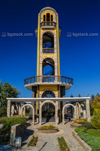 Камбанарията в Хасково през есента