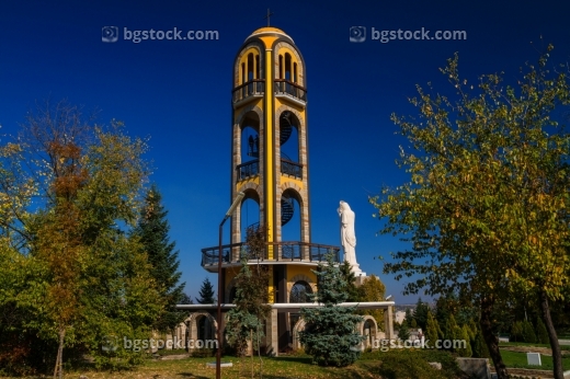 Камбанарията в Хасково през есента